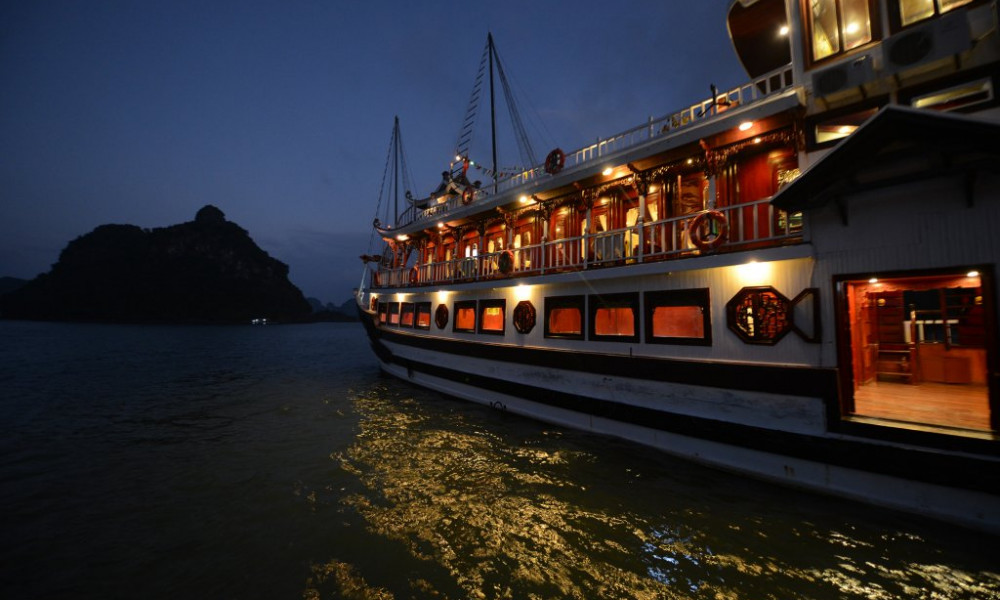 Ha long bay Royal Palace Cruise 2 Days 1 night